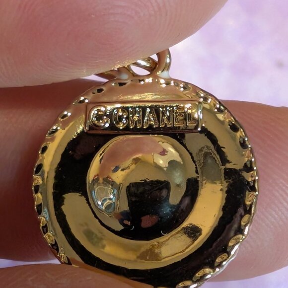 CHANEL White and Pink Pendant Necklace - Picture 3 of 4